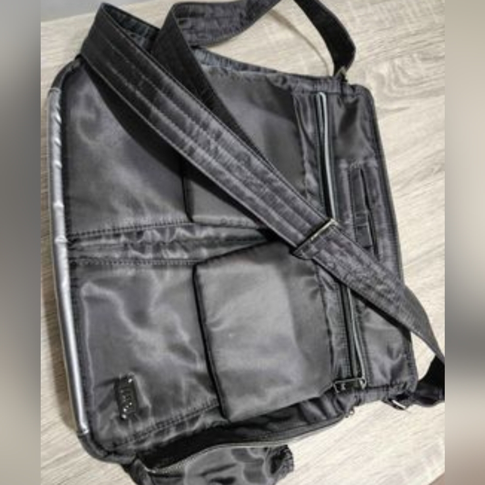 Lug crossbody